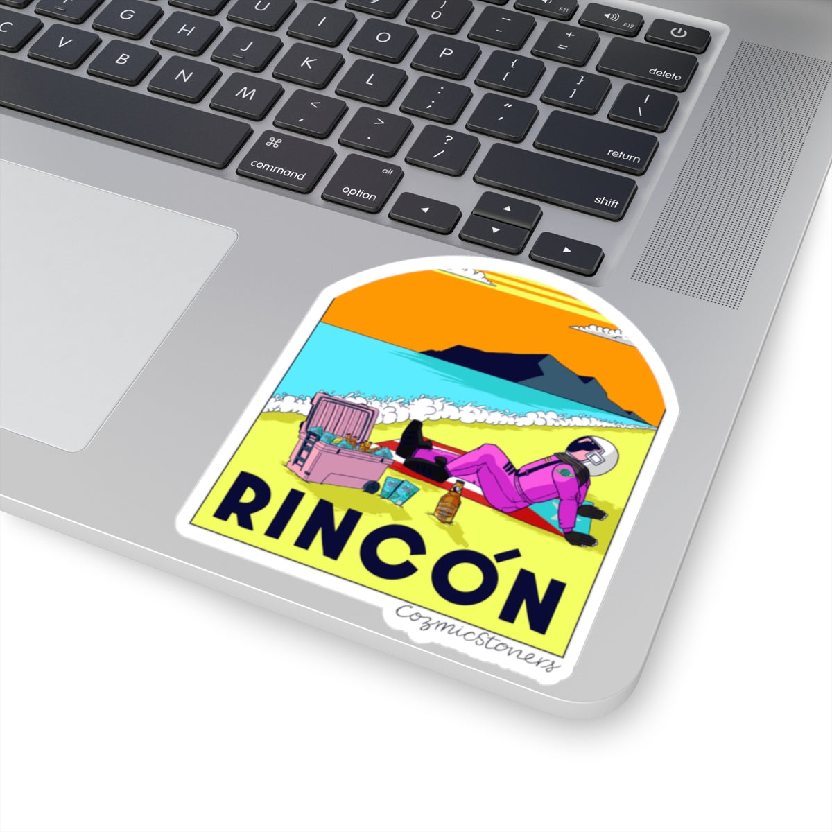 Cozmic Disfrutando de la playa en Rincon Puerto Rico - Sticker