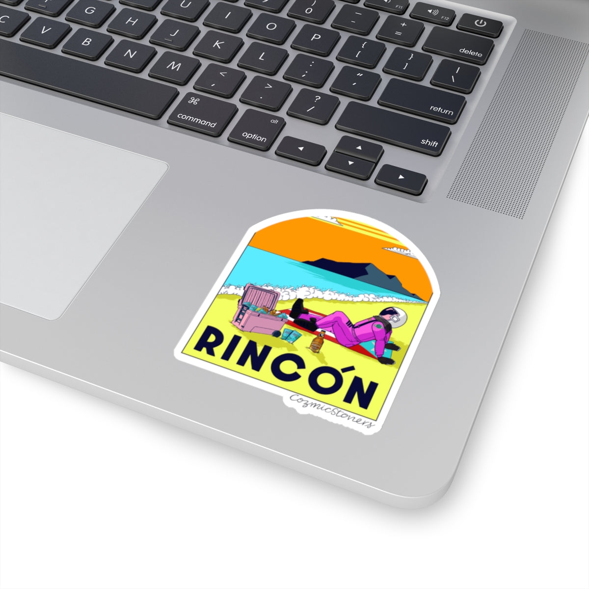 Cozmic Disfrutando de la playa en Rincon Puerto Rico - Sticker